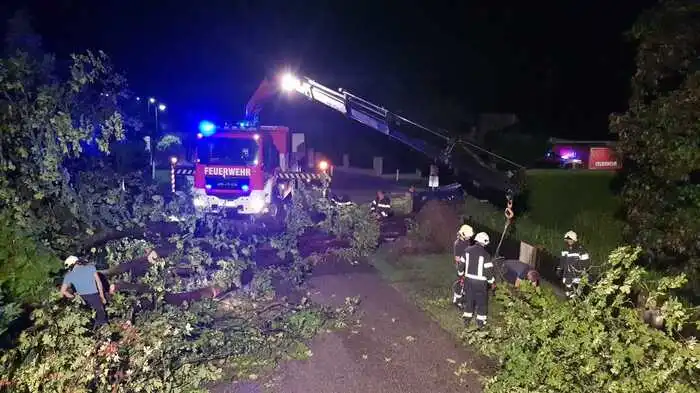 Sturmböen, Hagel und Starkregen machten am Wochenende in Österreich wieder Probleme.