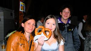 Brezen, Weißwurst, Bier: im Markt Hartmannsdorf feierte man nach bayrischer Manier