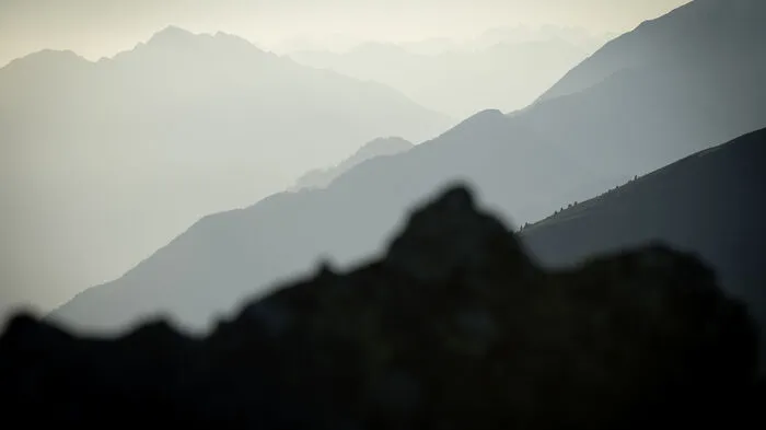 Die Hohen Tauern von einem Aussichtspunkt auf der Millstätter Alm gesehen.