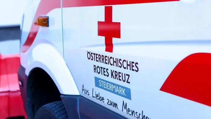 Seitenansicht eines Rettungsautos