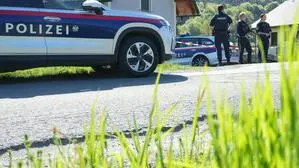 Ein 36 Jahre alter Mann soll in der Nacht auf Samstag seine Ehefrau (35) im Streit erschossen und danach sich selbst getötet haben
