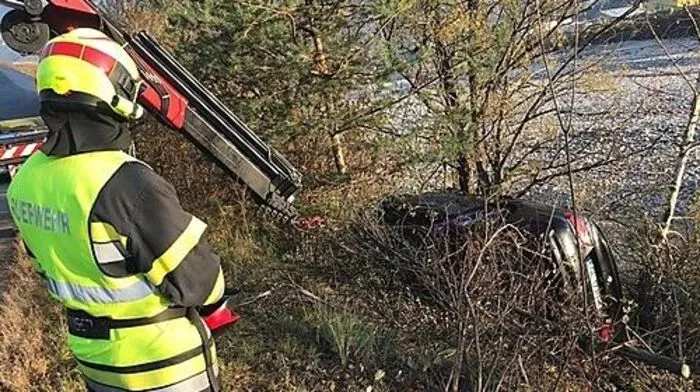 Auto kam auf der Böschung zum Stillstand und wurde erst in der Früh entdeckt
