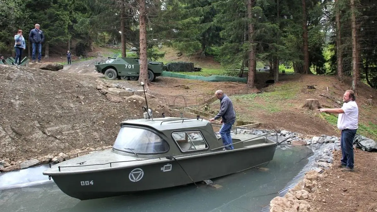 Für das Anlegen des Teichs musste Bauunternehmer Andreas Lagger viel Erde bewegen 