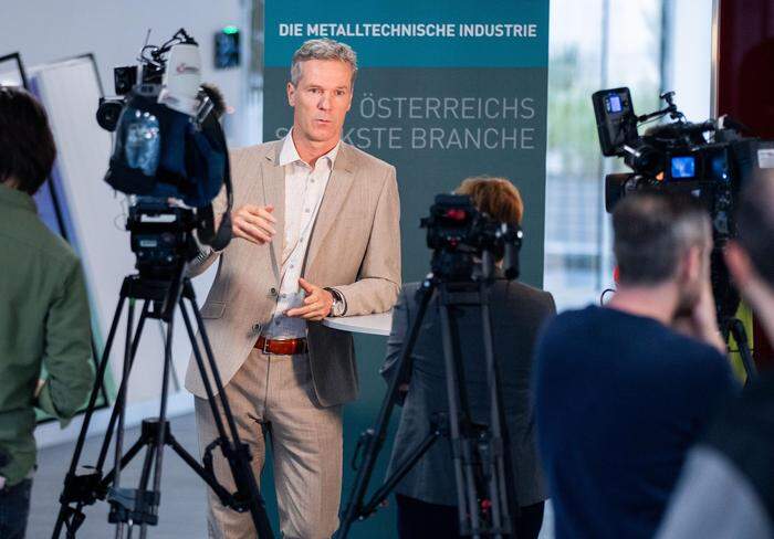 Am Rande der Metaller-KV-Verhanldungen begrüßte IV-Präsident Knill die Milliardenförderungen für Mikrochips