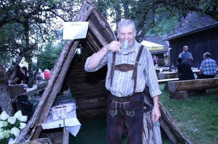 Veranstaltet vom örtlichen Theaterverein unter Obmann Franz Ofner lockte es zahlreiche Gäste aus Nah und Fern in den Pfarrgarten des kleinen Bergdorfes.