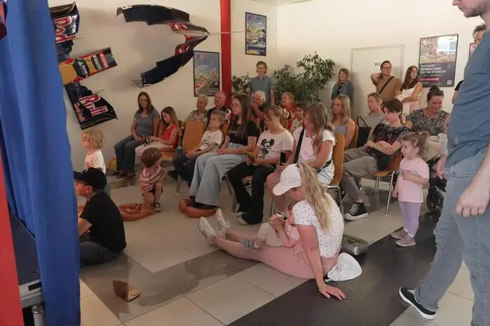 Die Stadtgemeinde lud zum bunten Sommerfest und bot ein Programm für die ganze Familie. Während die jüngsten Gäste am Nachmittag beim Märchen-Puppenstück mit dem Drachen „Funki“ mitfieberten . . .