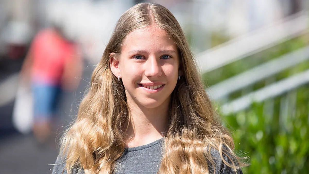 Julia Raidl freut sich auf eure Klicks