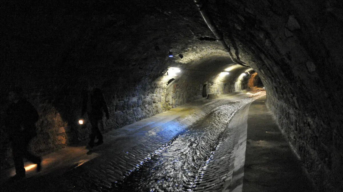 Ins steirische Abwassersystem (im Bild der Grazer Kanal) flossen seit 1972 3,6 Milliarden Euro