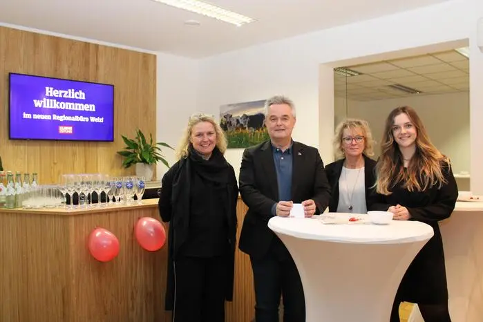 Bürgermeister Ingo Reisinger mit einem Teil des Teams der Kleinen Zeitung: Sandra Zeitz, Doris Haider und Julia Kammerer.