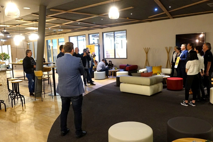 Beim Pressetermin im Foyer.