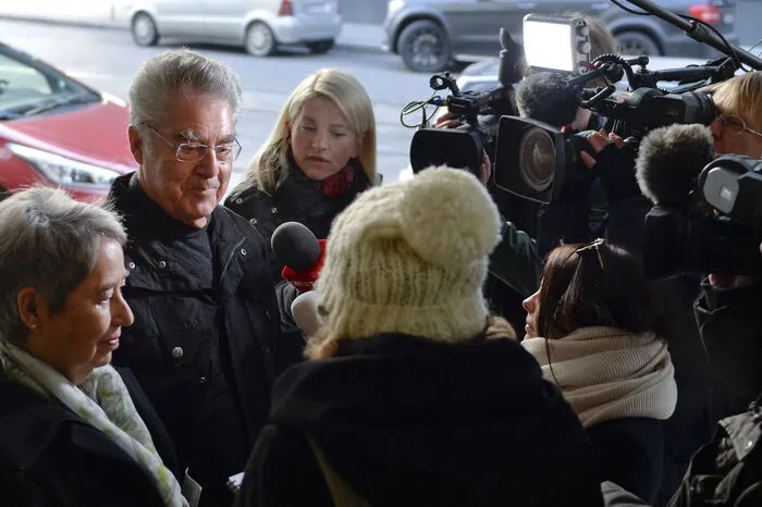 Schon zeitig um 8.15 Uhr kam Altbundespräsident Heinz Fischer mit seiner Frau Margit gut gelaunt zum Amtshaus in der Lerchenfelderstraße im achten Wiener Gemeindebezirk.