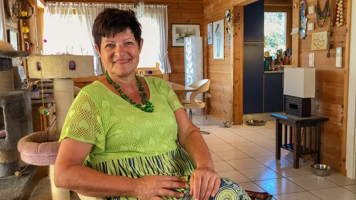 Charlotte, 62 jährige Sängerin aus Niederösterreich, ist seit einigen Wochen frisch verliebt und könnte „den ganzen Tag grinsen“. Ihre neue Bekanntschaft, Gottfried, ist genau der Richtige, ist sie sich sicher. Ganz angetan war Charlotte schon von der E-Mail des Herrn, die nach der Ausstrahlung bei ihr eintrudelte: „Gottfried ist Manager. Er hat mir punktuell aufgelistet, was ihm an mir gefallen hat, und exakt notiert, wie er selbst ist.“