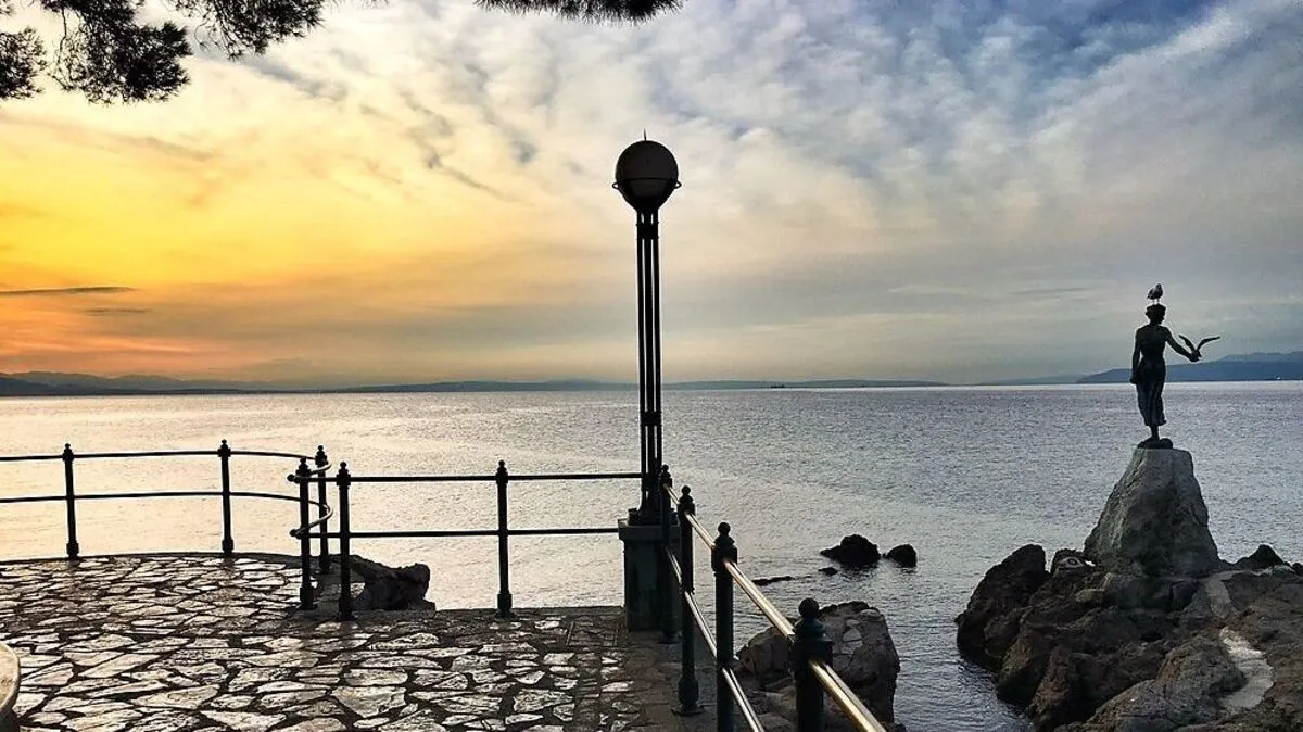 Das „Mädchen mit der Möwe“ gilt als das Wahrzeichen von Opatija 