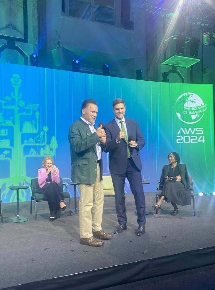 Arnold Schwarzenegger und BMW-Motorenchef Klaus von Moltke beim Austrian World Summit in Wien