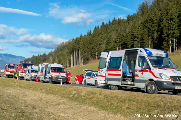 Zwei Personen wurden schwer verletzt.