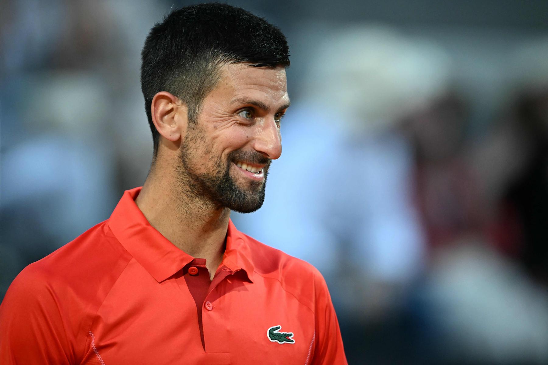 Vorfall in Rom: Im Video: Novak Djokovic von Trinkflasche am Kopf getroffen 