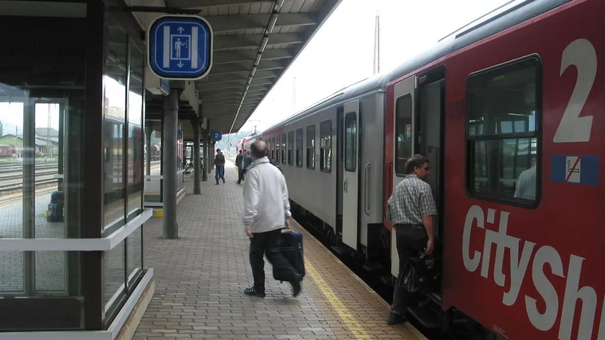 Momentan steigen am Bahnhof Knittelfeld Pendler, Reisende und Lokführer ein und aus. Wer es in Zukunft sein wird, ist noch ungewiss
