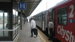 Momentan steigen am Bahnhof Knittelfeld Pendler, Reisende und Lokführer ein und aus. Wer es in Zukunft sein wird, ist noch ungewiss