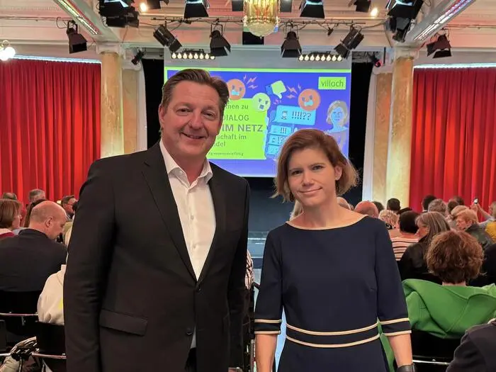 Bürgermeister Günther Albel (SPÖ) kennt Hass im Netz und erzählte im Saal von Hassnachrichten und Beschimpfungen und wie er darauf reagiert