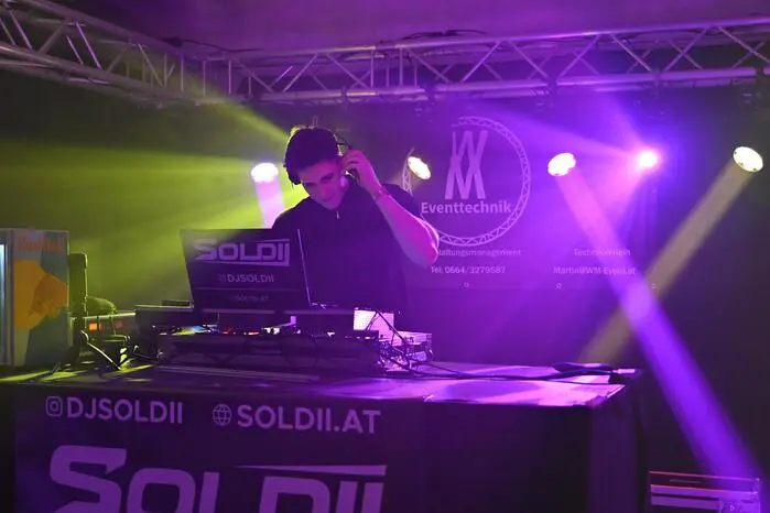 In der Disco heizte DJ „Soldi“ den Ballgästen mit seinen coolen Beats ein und ließ die Tanzfläche nie leer werden.