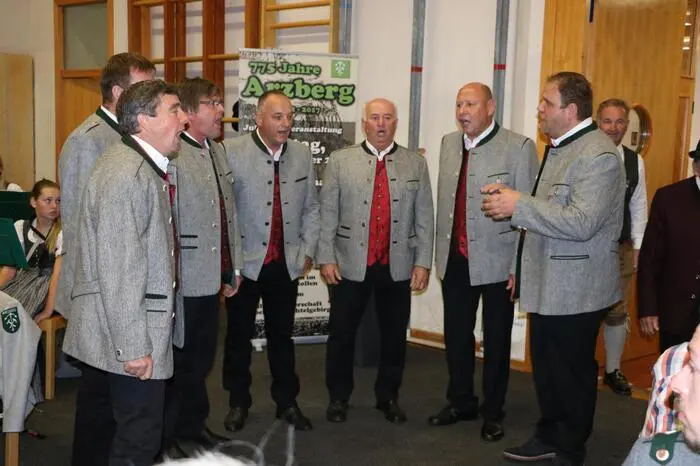Für die musikalische Umrahmung des Festaktes sorgte neben der Musikkapelle Arzberg auch die Männergesangsgruppe "Stimmen aus Arzberg".