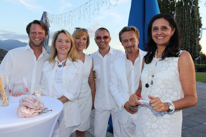 Anlässlich des 50-Jahr-Jubiläums des Schwimmbads wurde zu einer "White Night" geladen.