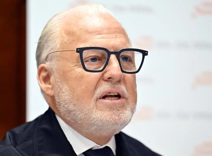 ABD0063_20240613 - WIEN - ÖSTERREICH: PR-Berater Wolfgang Rosam am Donnerstag, 13. Juni 2024, im Rahmen eines Pressegesprächs der ÖVP zum Thema „Wir die Mitte - Trendwendegespräch“ in Wien. - FOTO: APA/HANS KLAUS TECHT