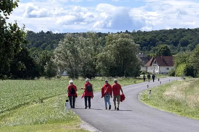 Start und Ziel war die Uhl-Halle, wo die Registrierung für die Wanderung stattfand.