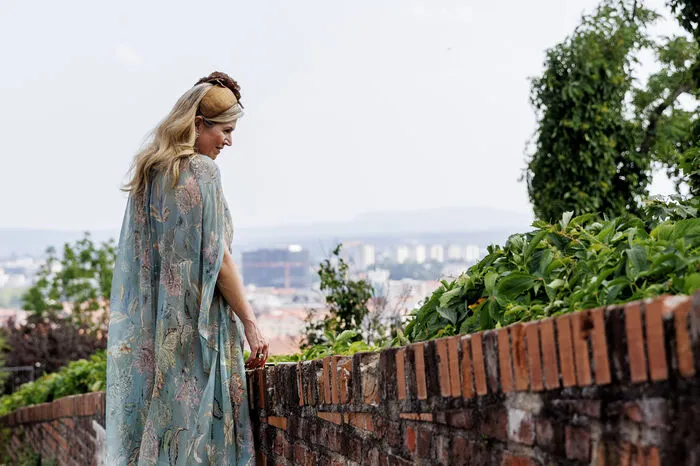 ... ist doch der Ausblick über die alten Dächer der Stadt von hier besonders zauberhaft, das scheint auch Königin Maxima zu denken