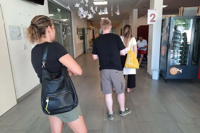 In der Mittelschule St. Ruprecht/Raab hat sich eine kleine Schlange gebildet.