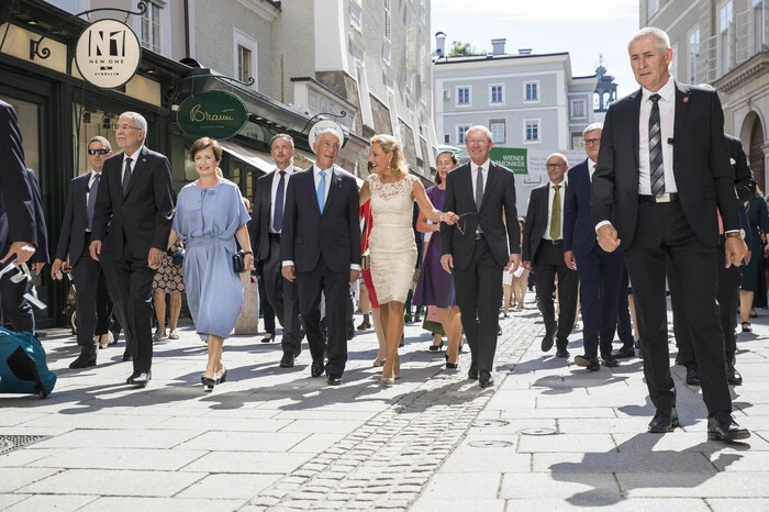 Van der Bellen und seine Gattin Doris Schmidbauer luden Portugals Staatpräsident Marcelo Rebelo de Sousa ein. Weiters im Bild: Landeshauptmanngattin Christina Haslauer und Landeshauptmann Wilfried Haslauer