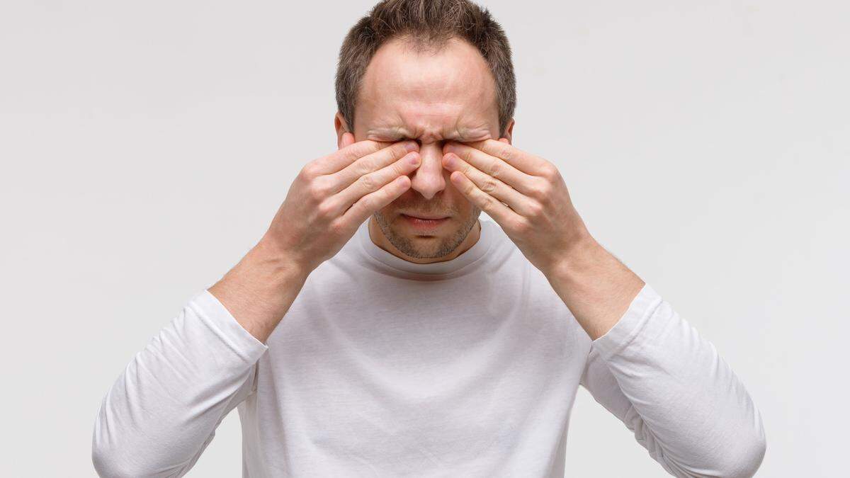 Augenbrennen, Kratzen, Jucken können unter anderem Symptome des Krankheitsbildes &quot;Trockenes Auge&quot; sein