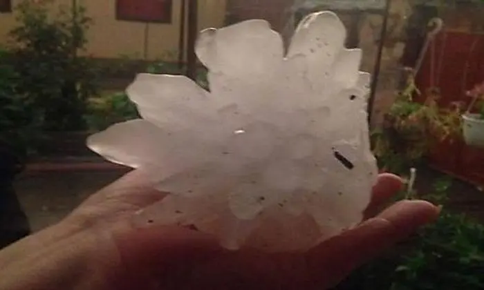 Der bisherige Europarekord, ein 15 Zentimeter großer Hagelstein, gefunden 2016 in Rumänien