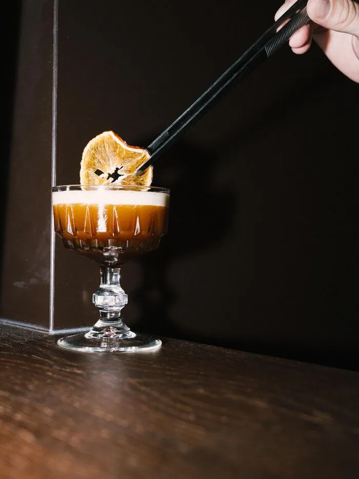 Espresso Vanilla: In privatem Kontext kann man die Orangenschale auch mit der Hand anfassen