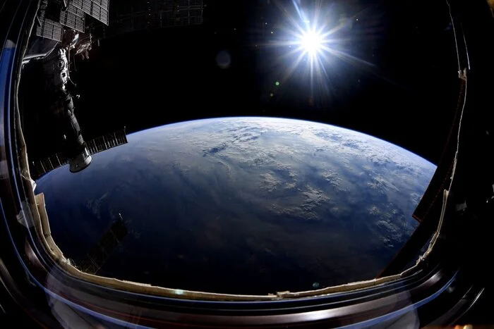 Die Sojus-Kapsel war am Donnerstag um 09.36 Uhr an der ISS gestartet und nach einem dreieinhalbstündigen Flug rund 150 Kilometer östlich der nächsten Stadt Jeskagan in Kasachstan gelandet.