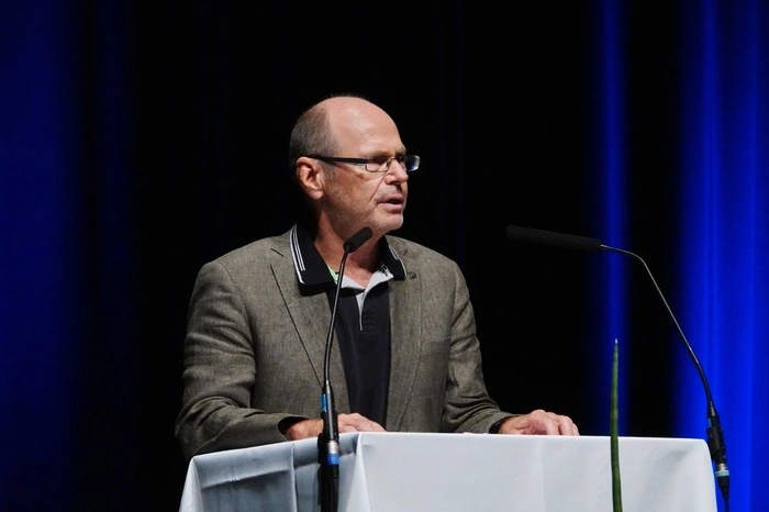 Zur Buchpräsentation konnte der Weizer Kulturreferent und Vizebürgermeister Oswin Donnerer viele Besucherinnen und Besucher begrüßen und gab auch Einblicke in das Wirken des Weizer Ehrenbürgers.