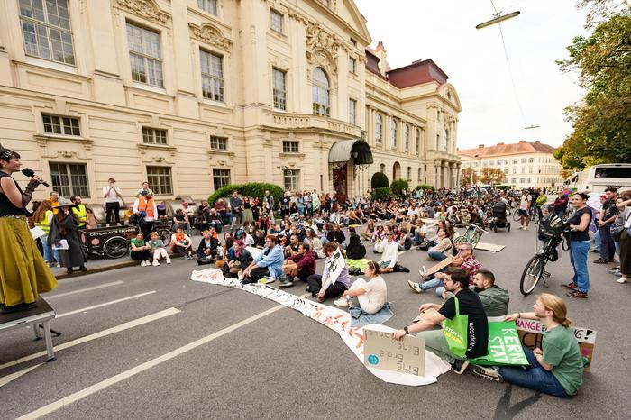 Demo vor der Grazer Oper