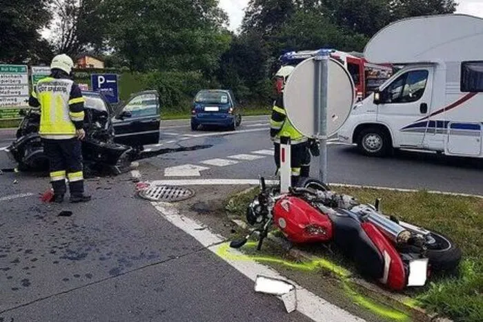 Autofahrer übersah beim Abbiegen zur Autobahnabfahrt Zeltweg-Ost einen Motorradfahrer. Es kam zum Frontalzusammenstoß, 33-jähriger Murtaler starb noch an der Unfallstelle.
