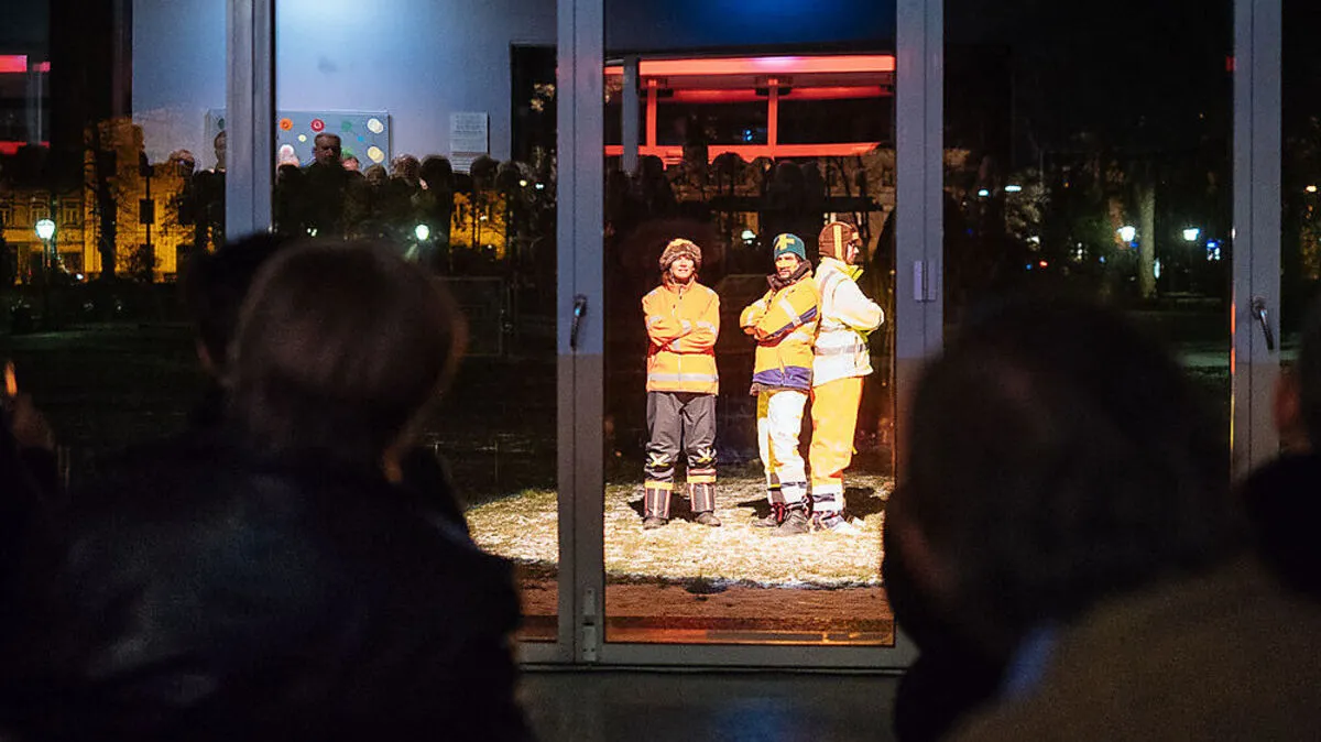 Volles Haus, witzige Performance: Forum-Fest mit der zweiten liga für kunst und kultur