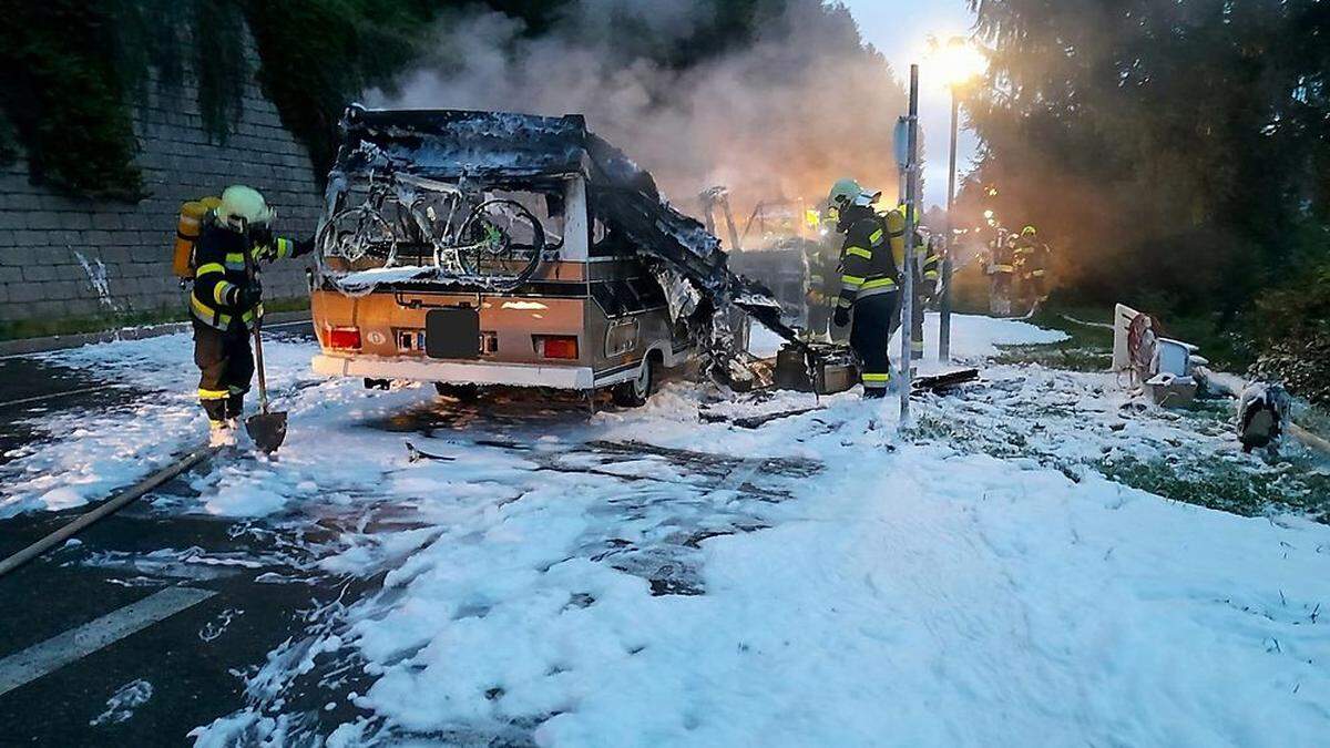 Das Fahrzeug brannte vollständig aus