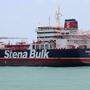 ''Der Besatzung geht es den Umständen entsprechend gut'', sagte der Chef des Schifffahrtsunternehmens Stena Bulk.
