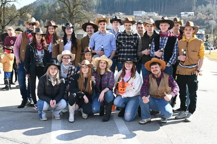 Danach ging es weiter zum Mehrzwecksaal, wo die Landjugend Glanegg die Gäste mit guter Laune und Tanz verwöhnte.