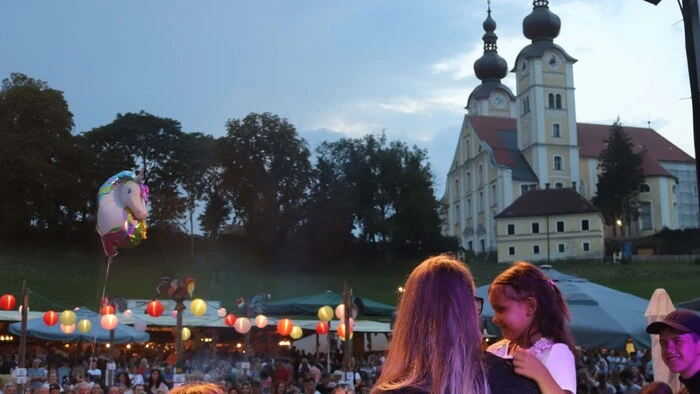 Die Gackernwiese war total ausgefüllt, als Meilenstein beim Gackern aufspielten. 