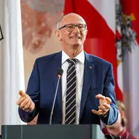 Der Tiroler Landeshauptmann Anton Mattle (ÖVP) will den Pensionsantritt an die Arbeitsjahre knüpfen