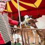 Christoph Drexler hat im Zirkus eine neue Heimat gefunden. Der Niederösterreicher kann sich ein Leben ohne Wohnwagen nicht mehr vorstellen	