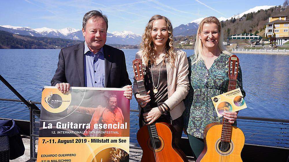 Millstatt Bürgermeister Johann Schuster und Antje Güttler von den Österreichischen Bundesforsten (rechts) sind langjährige Partner von Julia Malischnigs Fesival 	