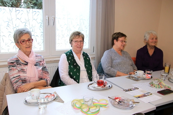 Und mit der in den letzten Stunden zusammengewürfelten „Landcafe-Musi“ stand eine Gruppe am Podium, welche in dieser Formation noch nie zuvor gespielt hat. Der weitest angereiste Musiker kam aus Ternberg in Niederösterreich.