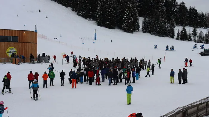 Direkt bei der Talstation der neuen Gondelbahn fand der Festakt statt