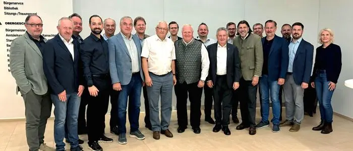 Die Mitglieder des neuen Wasserverbands Transportleitung Weststeiermark mit Obmann Anton Weber (vorne, 6. v. r.)