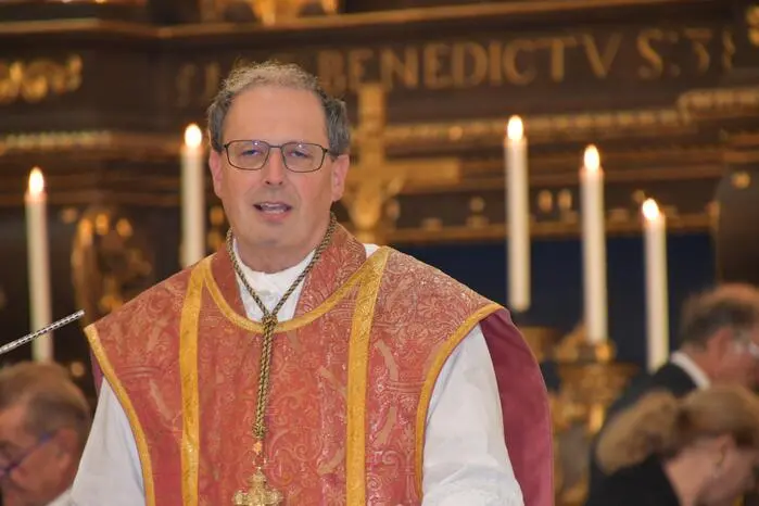 Der Festgottesdienst zur Wiedereröffnung wurde von Abt Alfred Eichmann gemeinsam mit seinen Vorgängern Benedikt Plank und Otto Strohmaier sowie Diakon Paul Hösch zelebriert. 